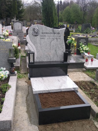 Kombinace různě barevné žuly